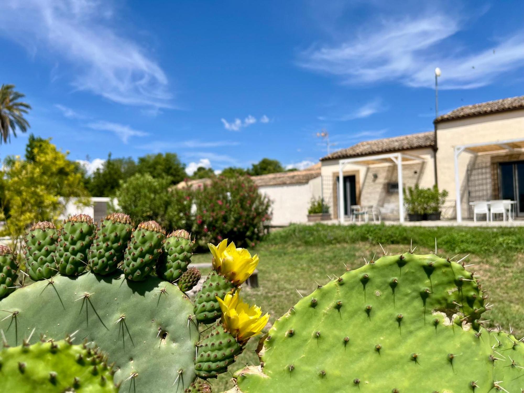 Dimora Di Dante Bed & Breakfast Chiaramonte Gulfi Exterior foto